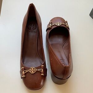 Tory Burch Brown Leather Women's Shoes almond toe stacked heel logo on vamp Sz8